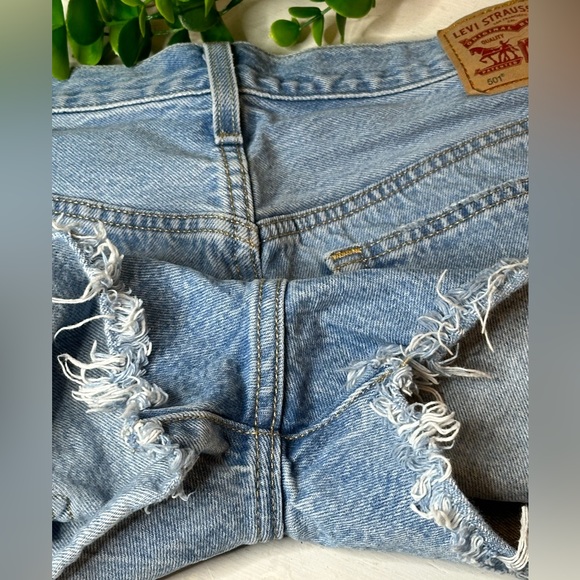 Like New Levi’s 501 Light Blue Cutoff Shorts - Picture 8 of 10